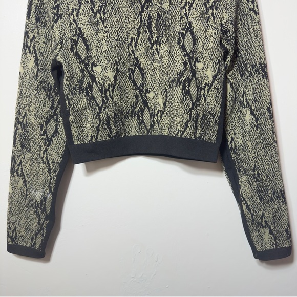 Fabletics Kamila Seamless Long-Sleeve Top Green Reptilia Women Size L - Picture 4 of 7